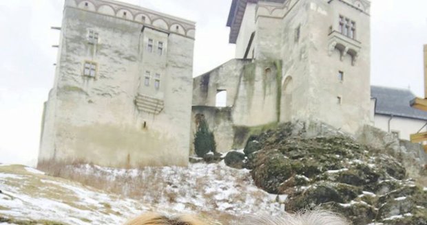 Zpěvák si dal na Facebook selfie z výletu do Trenčína. „Tak už i já jsem propadl selfie,“ okomentoval snímek. Na Slovensku točil o víkendu nový televizní pořad TV Nova Chart Show a zřejmě využil návštěvy u východních sousedů k prohlídce hradu.