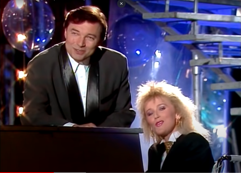 1987 - Marika Gombitová a Karel Gott zpívají v Abecedě duet Neznámý pár.