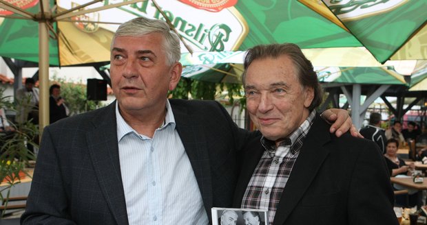 Mirek Donutil a Karel Gott křtili CD.