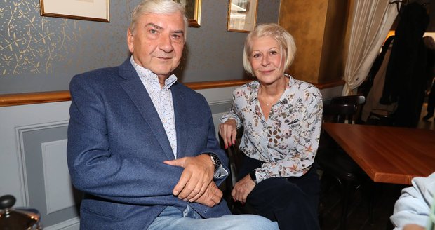 Miroslav Donutil bersama istrinya Zuzana Miroslav Donutil bersama istrinya Zuzana
