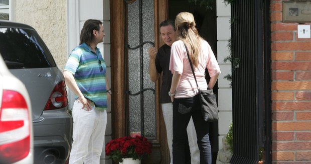U Karla Gotta si v den jeho narozeninové oslavy podávaly návštěvy dveře