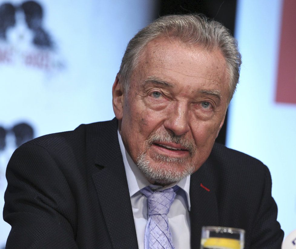 Karel Gott (†80) zemřel 1. října 2019 v obklopení rodiny.