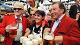 Němci chtějí Gotta na Oktoberfest: Slavík si získal Němce Včelkou Májou