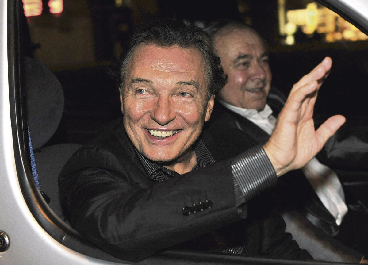 Karel Gott po boku řidiče Odly Havránka