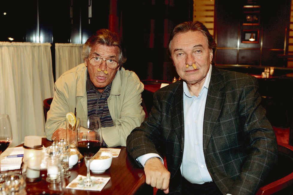 Karel Gott a Pierre Brice v Drážďanech pózovali s křupkami v nose (2007)