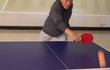 Karel Gott hraje ping pong Karel Gott hraje ping pong