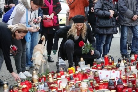 Dlouholetá Gottova láska nepřišla na Žofín, jak ostatně avizovala, ale přišla na Bertramku. Na růži měla jasný vzkaz pro Karla. A vlastně i Ivanu.