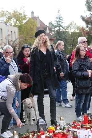 Dlouholetá Gottova láska nepřišla na Žofín, jak ostatně avizovala, ale přišla na Bertramku. Na růži měla jasný vzkaz pro Karla. A vlastně i Ivanu.