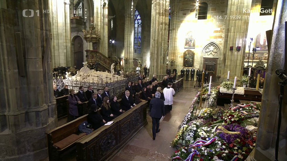 Dagmar Havlová s Jiřím Bartoškou pronášeli tzv. přímluvné modlitby.