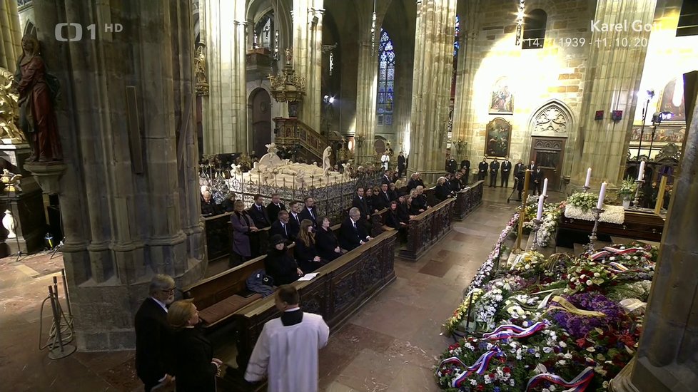 Dagmar Havlová s Jiřím Bartoškou pronášeli tzv. přímluvné modlitby.