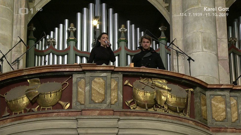 Lucie Bílá s Vojtou Dykem zpívali Pie Jesu z Requiem.