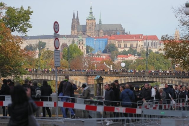 Poslední rozloučení s Karlem Gottem na pražském Žofíně.