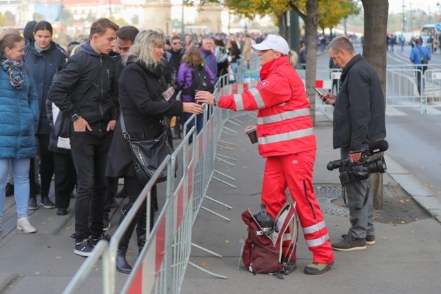 Poslední rozloučení s Karlem Gottem na pražském Žofíně.