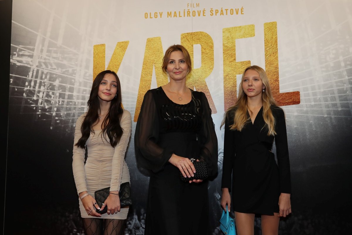 Premiéra filmu Karel: Ivana Gottová s dcerami Charlotte a Nelly