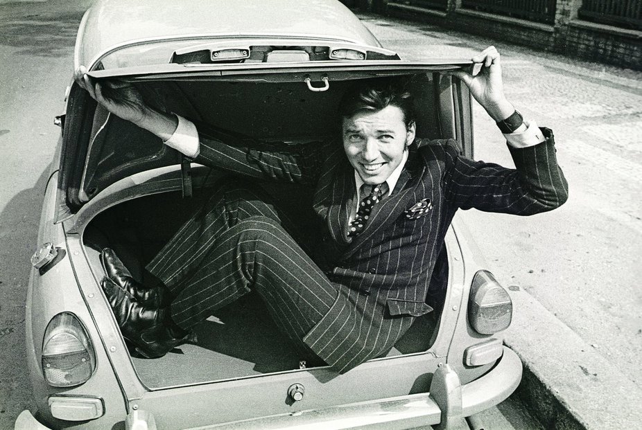 1965 - Karel Gott ve svém voze Fiat 600