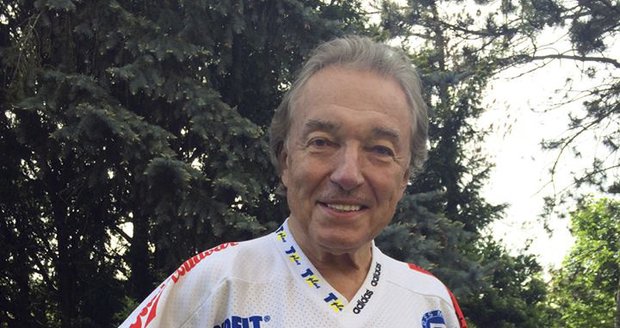 Karel Gott v květnu fandil Českému hokeji.