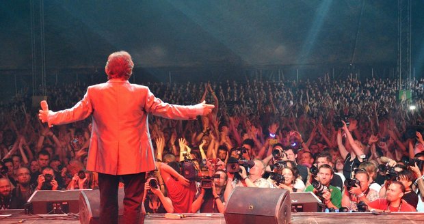 Exkluzivně z pódia: Karel Gott si užíval vystoupení na rockovém festivalu