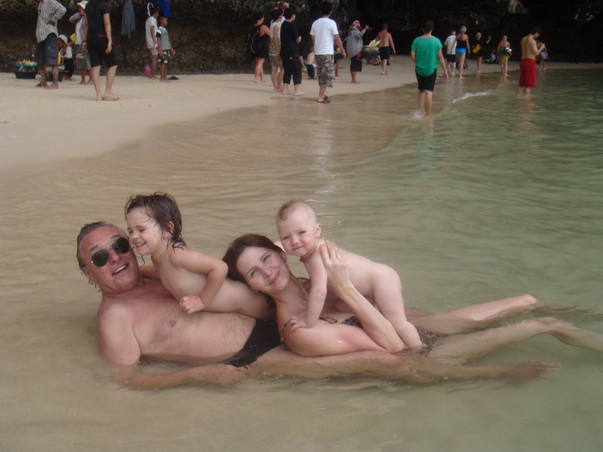 Thajsko - Karel si s manželkou a dcerkami užil dovolenou v této zemi v roce 2009.