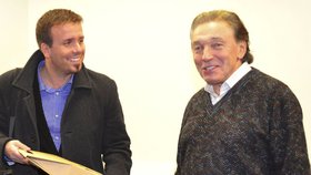 Karel Gott se zpěvákem revivalové kapely Josefem Boudou