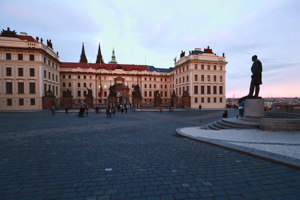 Přípravy na zádušní mši za Karla Gotta na Pražském hradě.