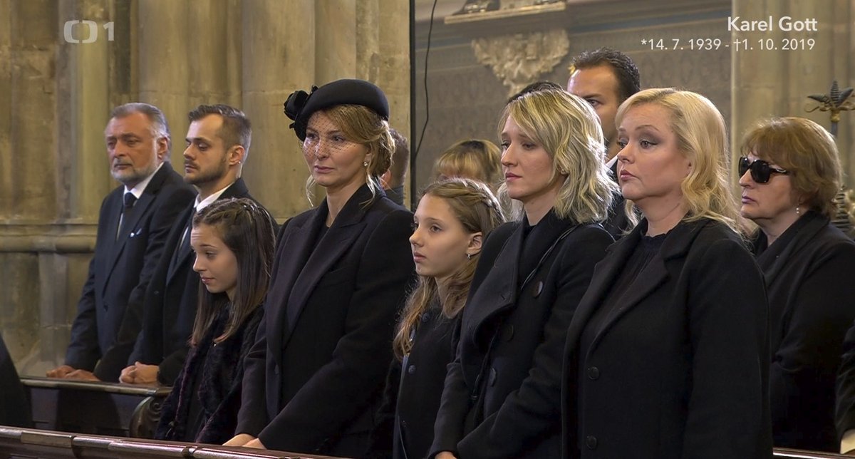 Manželka Ivana s holčičkami z pohřbu domů neodjely, dál se skrývají.