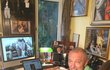 Karel Gott měl původně křeslo kožené. Karel Gott měl původně křeslo kožené.