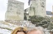 Karel Gott si udělal s manželkou Ivanou Gottovou selfie na hradě Trenčín.
