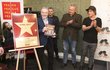 Karel Gott získal hvězdu na chodníku slávy v Hudebním divadle Karlín
