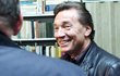 Karel Gott při autogramiádě v Pardubicích