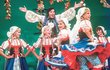 Německý folklor na ZDF. Karel uměl vždycky dobře juchat. A nejedna z tanečnic mu proskočila pelíškem.