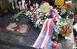 Kytice od exprezidenta Miloše Zemana a jeho manželky. Kytice od exprezidenta Miloše Zemana a jeho manželky.