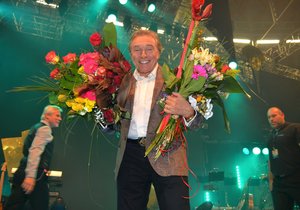 Fanoušci, pozor, uvolnilo se 100 vstupenek na pražské koncerty Karla Gotta.