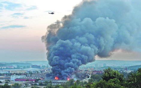Sobotní požár haly v areálu bývalé ČKD v pražských Vysočanech
