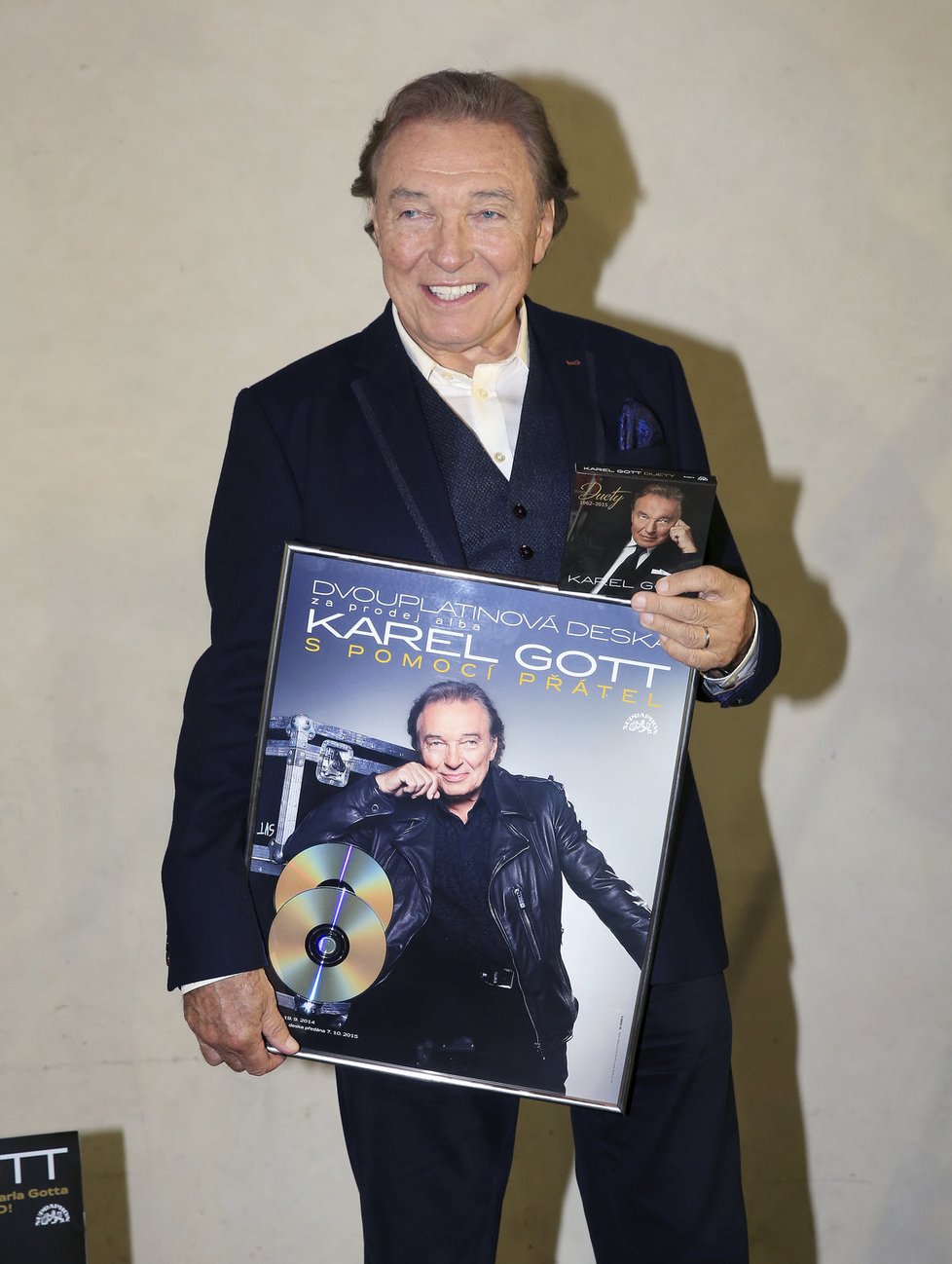 Karel Gott se svou deskou