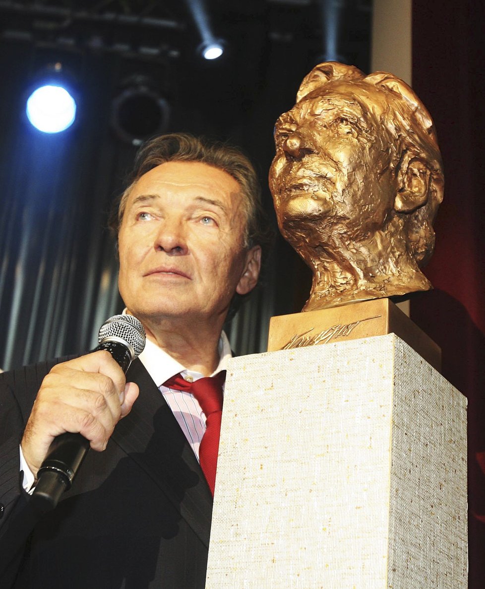 Karel Gott (†80) zemřel 1. října 2019 v obklopení rodiny.