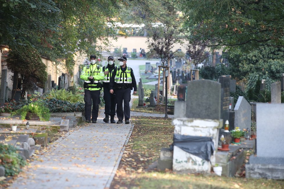 Na klidný průběh pietní akce dohlíží policisté