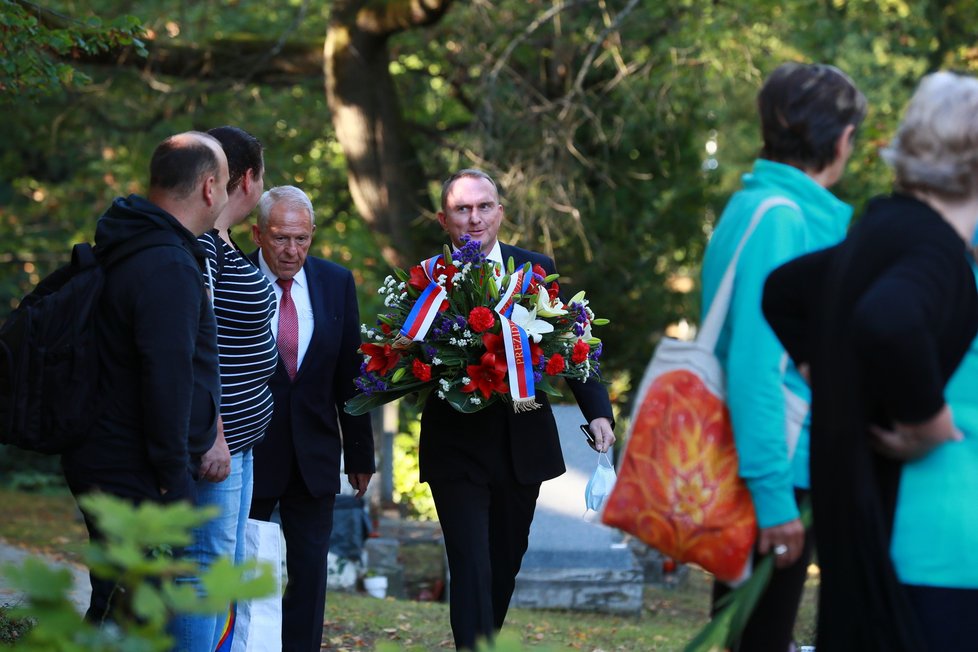 Karel Gott se dočkal nádherného věnce i od prezidenta České republiky