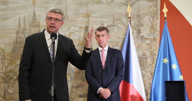 Babiš to schytává za „superministra“. „Vedou nás nemehla,“ útočí opozice kvůli dopravě