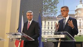 Karel Havlíček a Andrej Babiš na tiskové konferenci po jednání vlády (6. 5. 2019)