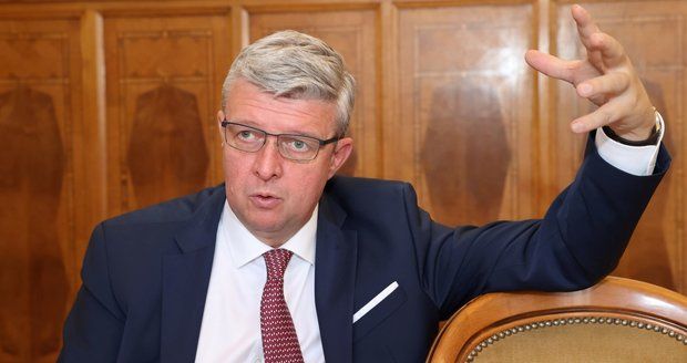 Ministr Havlíček pro Blesk: Zastropujeme zálohy! …na dávky lidé dosáhnou