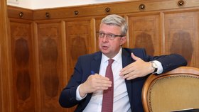 Ministr průmyslu, obchodu a dopravy Karel Havlíček (za ANO) při rozhovoru pro Blesk