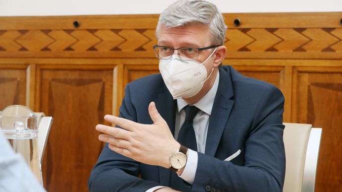Místopředseda vlády, ministr průmyslu a dopravy Karel Havlíček nechce zavřít ekonomiku ani při zhoršení koronavirové nákazy 