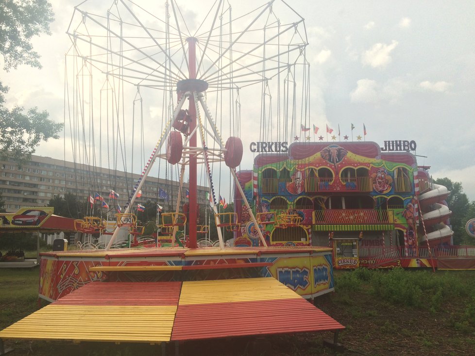 Lunapark pana Helfera sestává z řady nejrůznějších atrakcí, od rodinných po adrenalinové. Neschází třeba střelnice či autodrom.