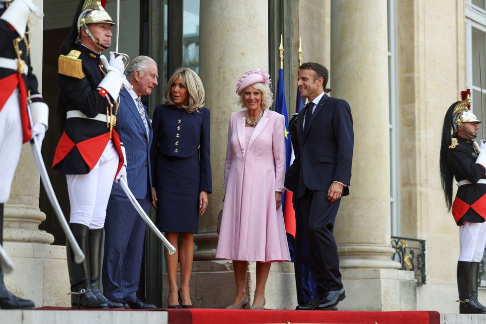 Král Karel III. s manželkou Camillou a francouzským prezidentem Emmanuelem Macronem a jeho ženou Brigitte (20.9.2023)