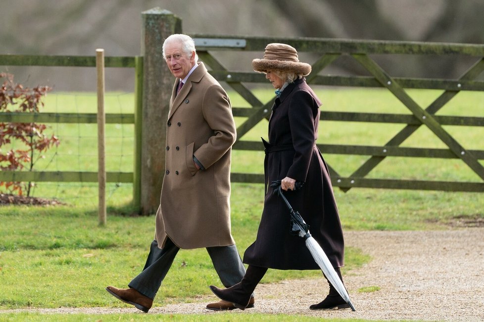 Hned po diagnóze rakoviny navštívili Karel III. a Camilla nedělní bohoslužbu v Sandrighamu.