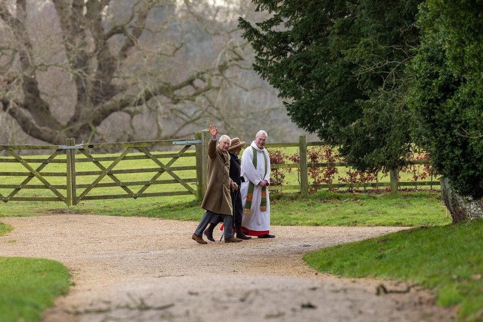Hned po diagnóze rakoviny navštívili Karel III. a Camilla nedělní bohoslužbu v Sandrighamu.
