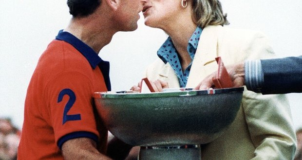 Diana s Charlesem po úspěšném zápasu v pólu