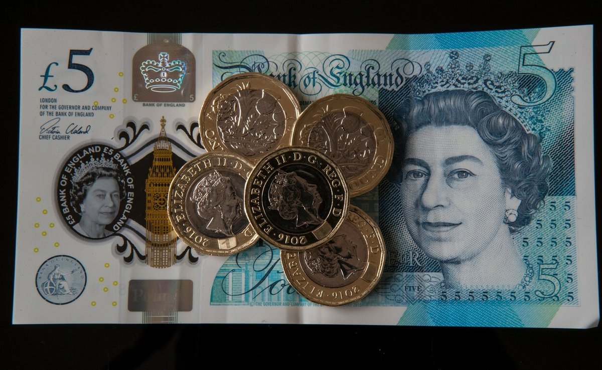 Na většině bankovek je (zatím) královna