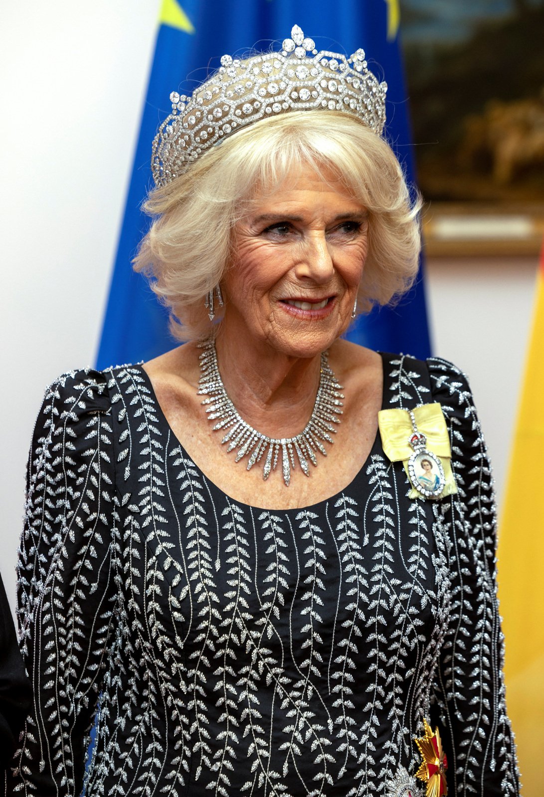 Camilla s grevilskou tiárou,