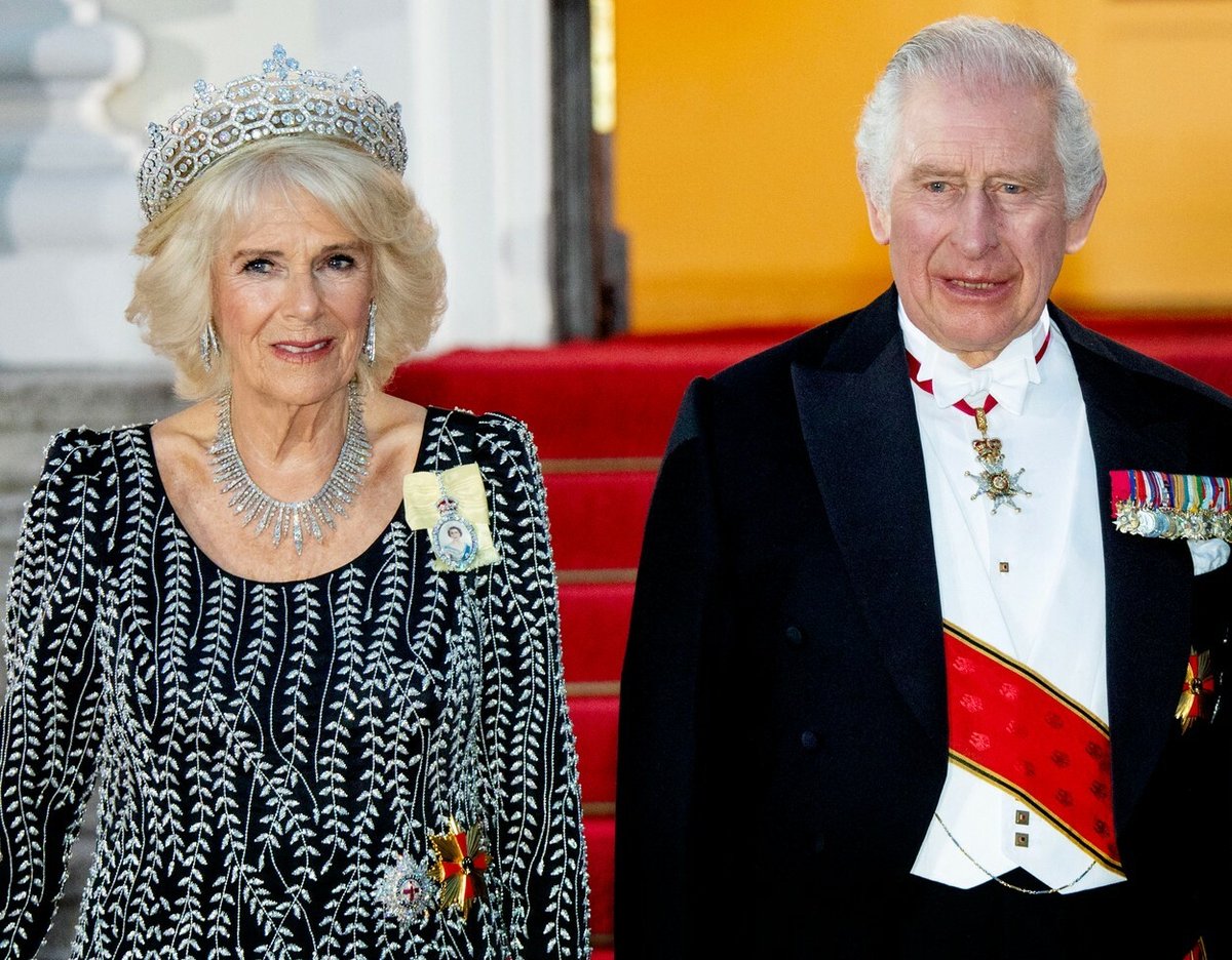 Král Karel III. s manželkou Camillou